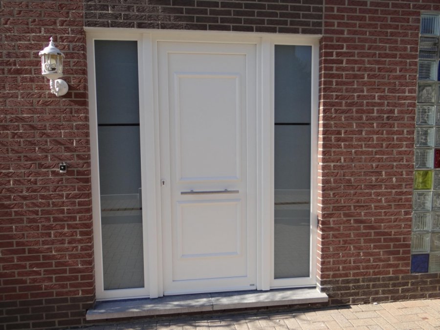 Voordeuren en buitendeuren in PVC, en aluminium • Winfera
