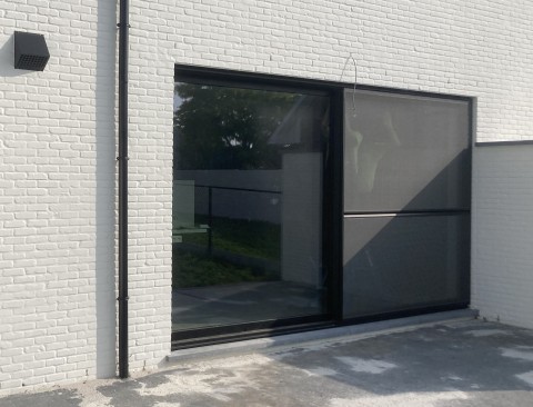 Zwart schuifraam aluminium