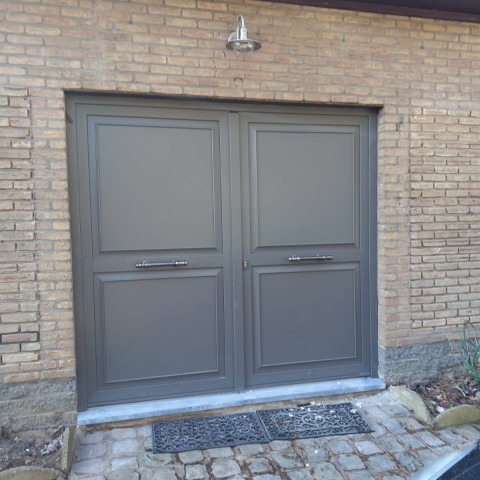 Imposante dubbel deur in PVC grijs door Winfera geplaatst in Oudenaarde