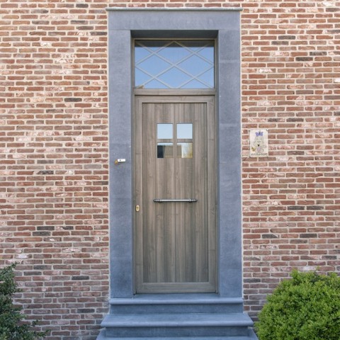 Zwarte PVC voordeur met melkglas en verticale trekker in Bilzen