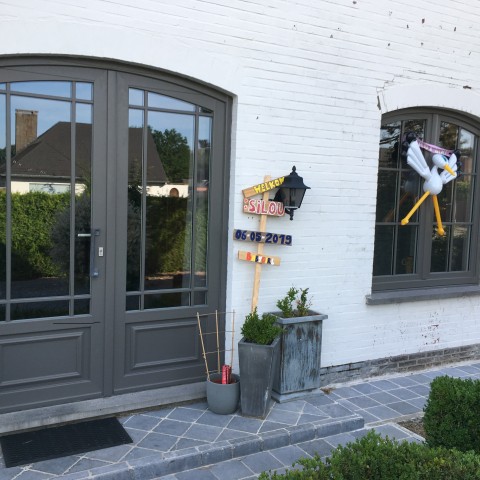 Speels klassieke dubbel achter deur geplaatst door Winfera