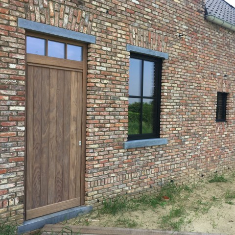 Massief houten deur met natuurlijke afwerking in Maarkedal